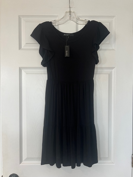 Brit & Bri Dresses & Skirts - Flutter Sleeve Tiered Midi Dress - Black